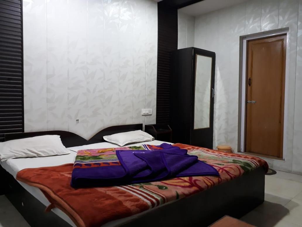 Hotel Neelam Raj ナイニタール エクステリア 写真