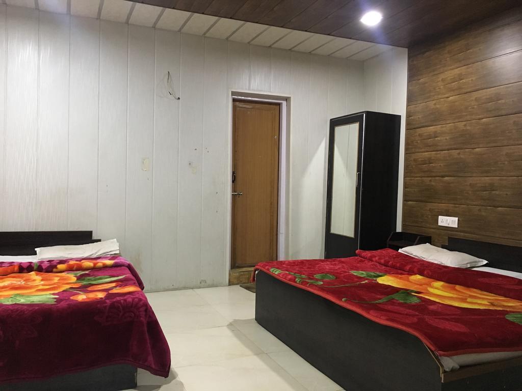 Hotel Neelam Raj ナイニタール エクステリア 写真