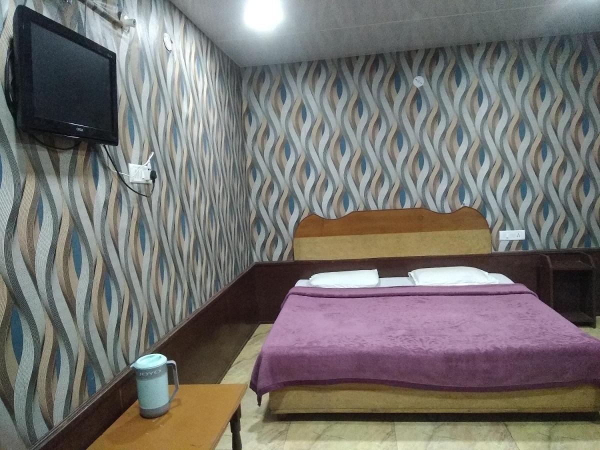 Hotel Neelam Raj ナイニタール エクステリア 写真
